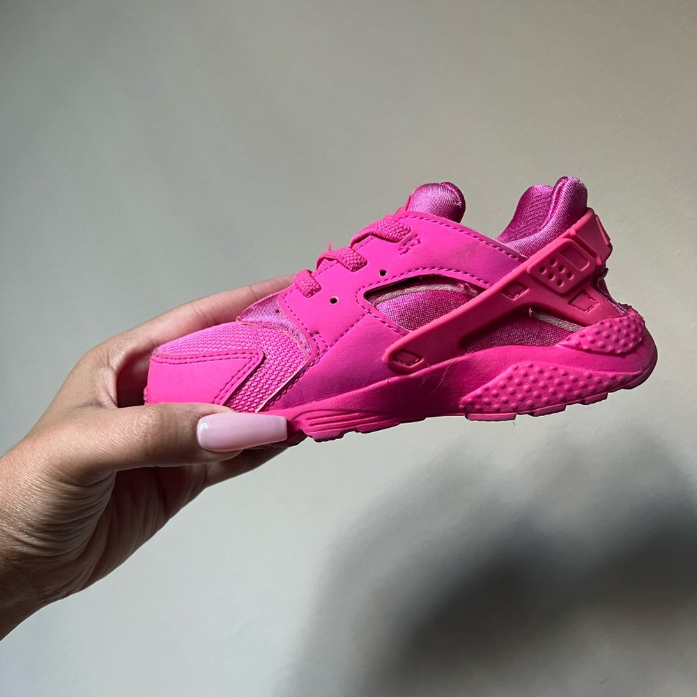 Nike Huarache Run - Laser Fuchsia🌸🌷Toddler size 10C